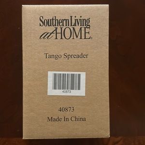 Southern Living at Home Set of 4 Tango Spreaders Acrylic and Metal
